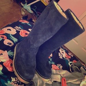 Bear paw boots size 6 in women’s